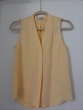 Babaton Sleeveless V-Neck Blouse in Pale Yellow